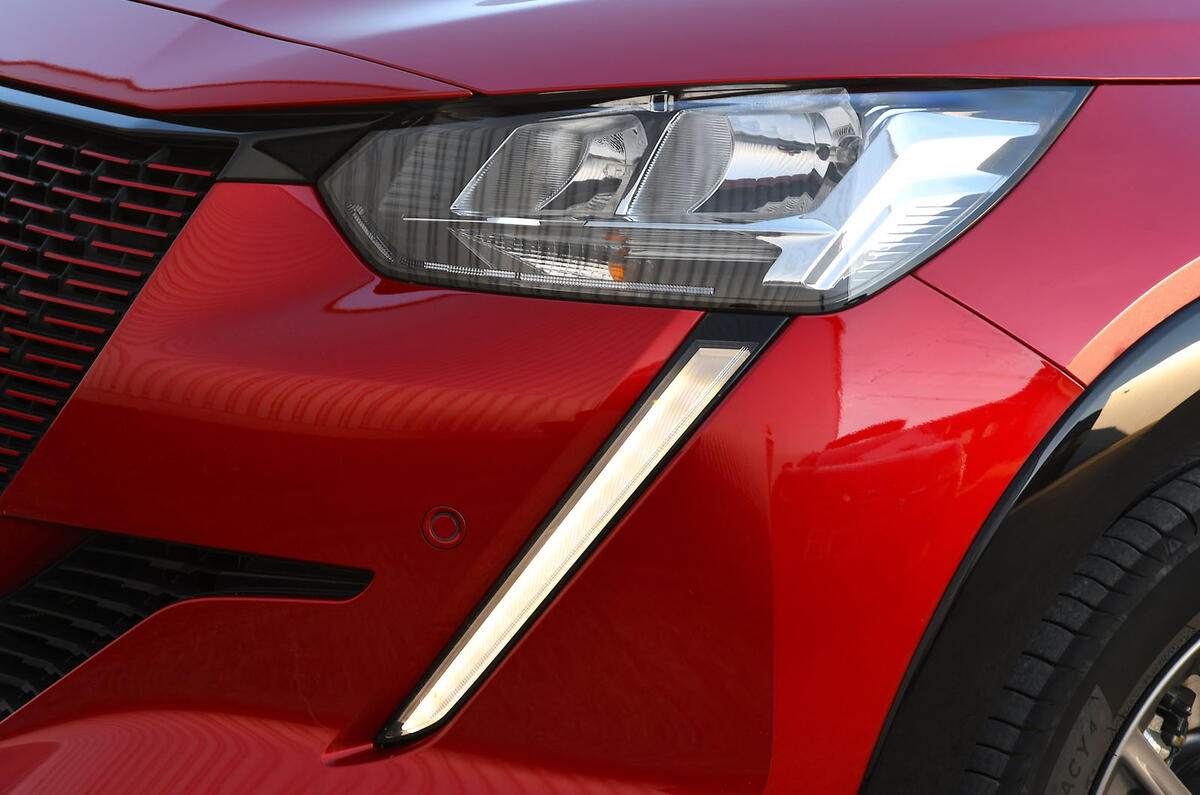 Peugeot e-208 2020 road test review - daytime running lights