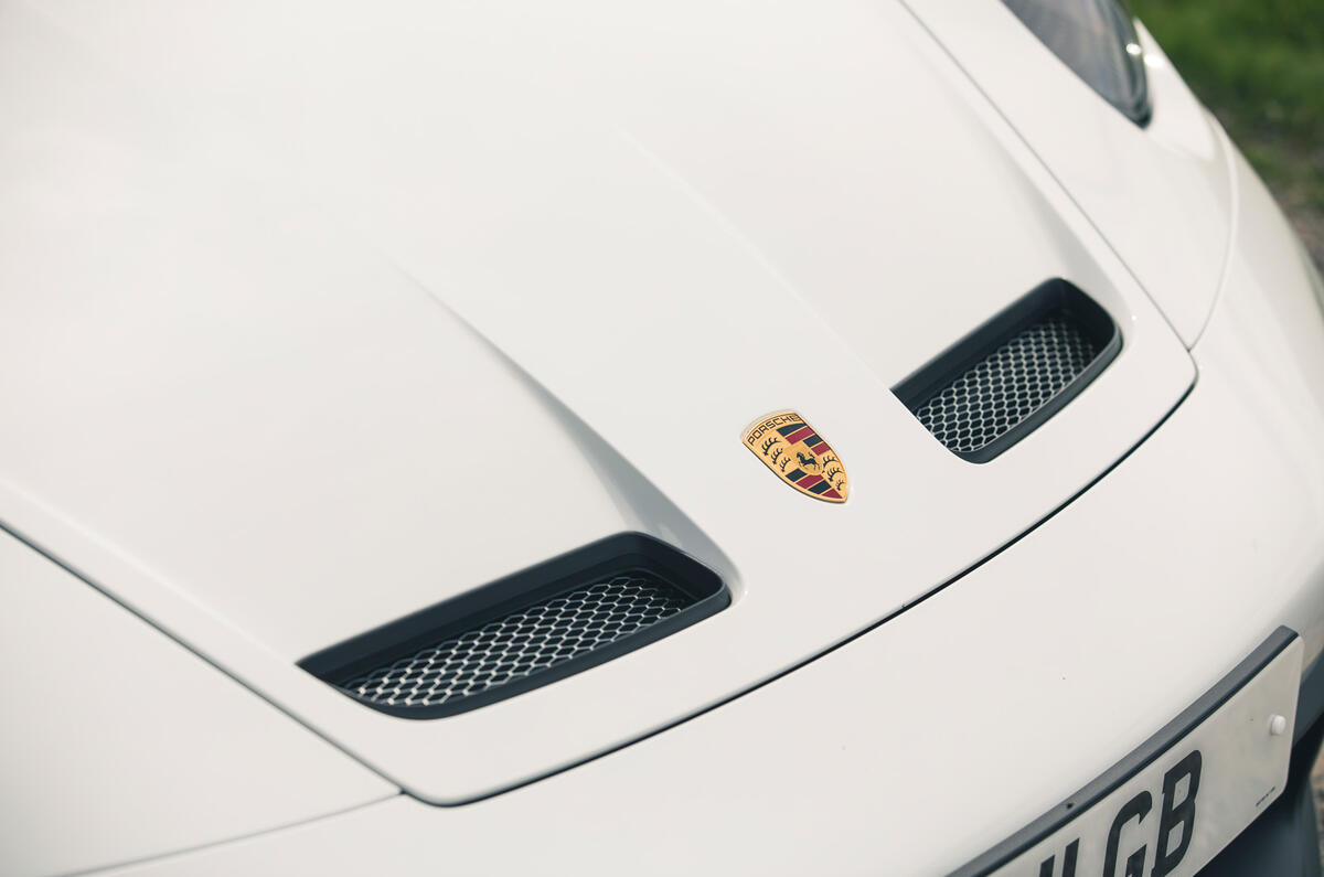 5 Porsche 911 GT3 2021 RT bonnet grilles