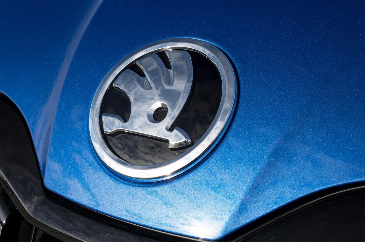 5 Skoda Superb Estate 2021 RT update nose badge