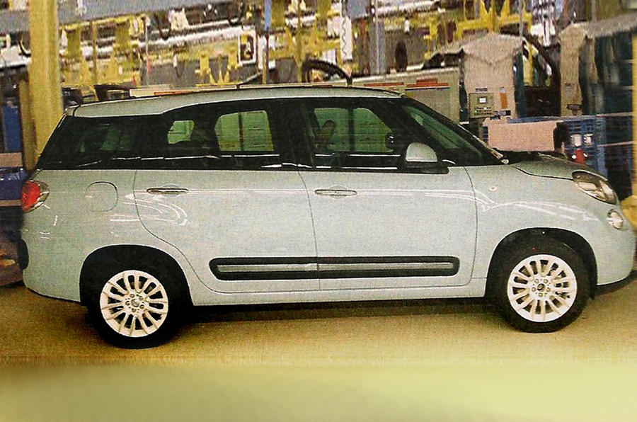 Fiat 500XL revealed in factory spy shot