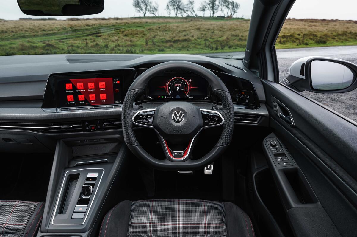 5 VW Golf GTI straightdash