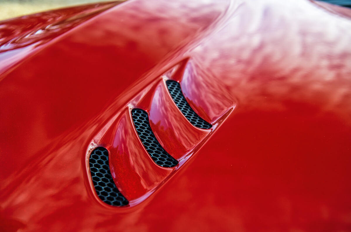 Alfa Romeo Stelvio Quadrifoglio 2019 road test review - bonnet vent