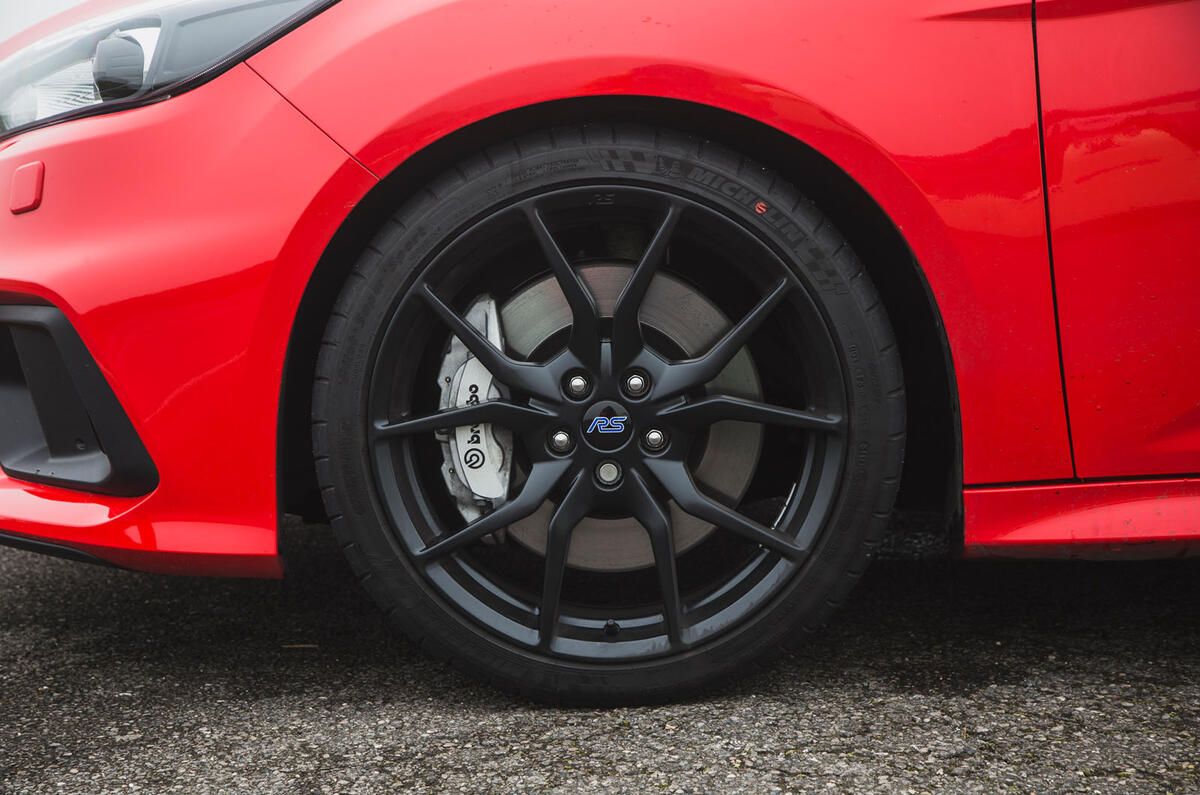 Ford Focus RS 2019 road test review - brake calipers