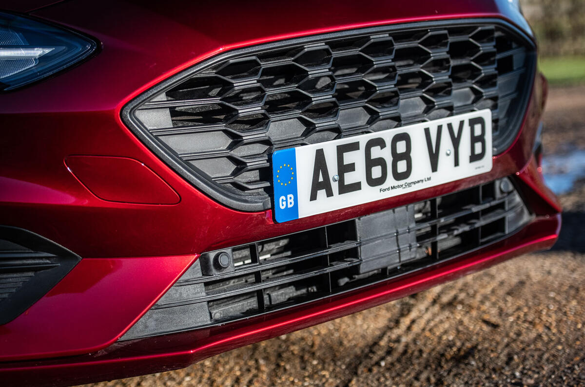 Ford Focus ST-line X 2019 road test review - front grille