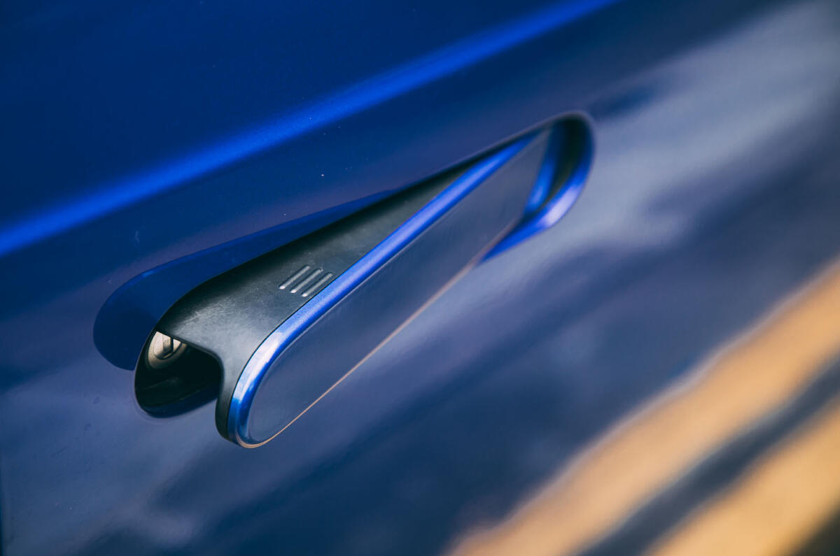 Honda e 2020 road test review - door handle