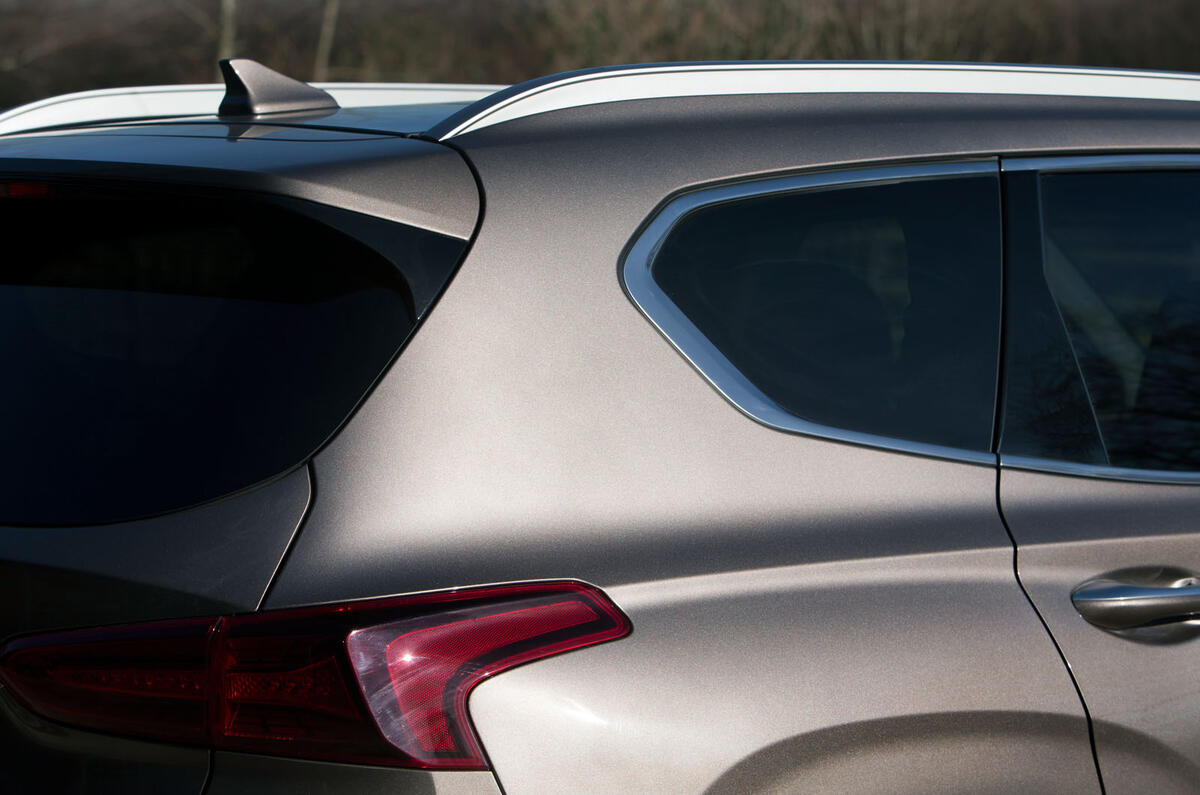 Hyundai Santa Fe 2019 road test review - rear quarter