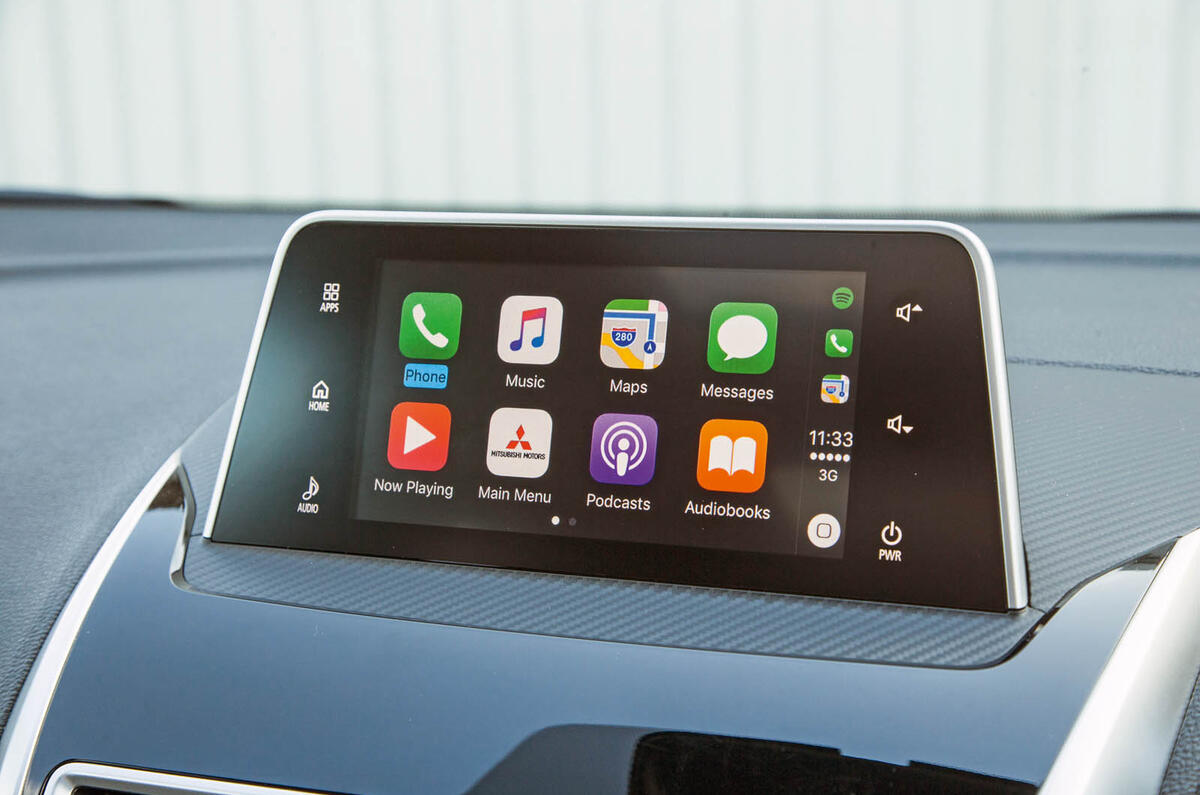 Mitsibushi Eclipse Cross 2018 review Apple CarPlay