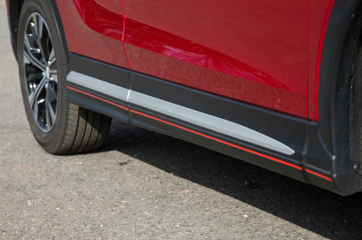 Mitsibushi Eclipse Cross 2018 review side sills