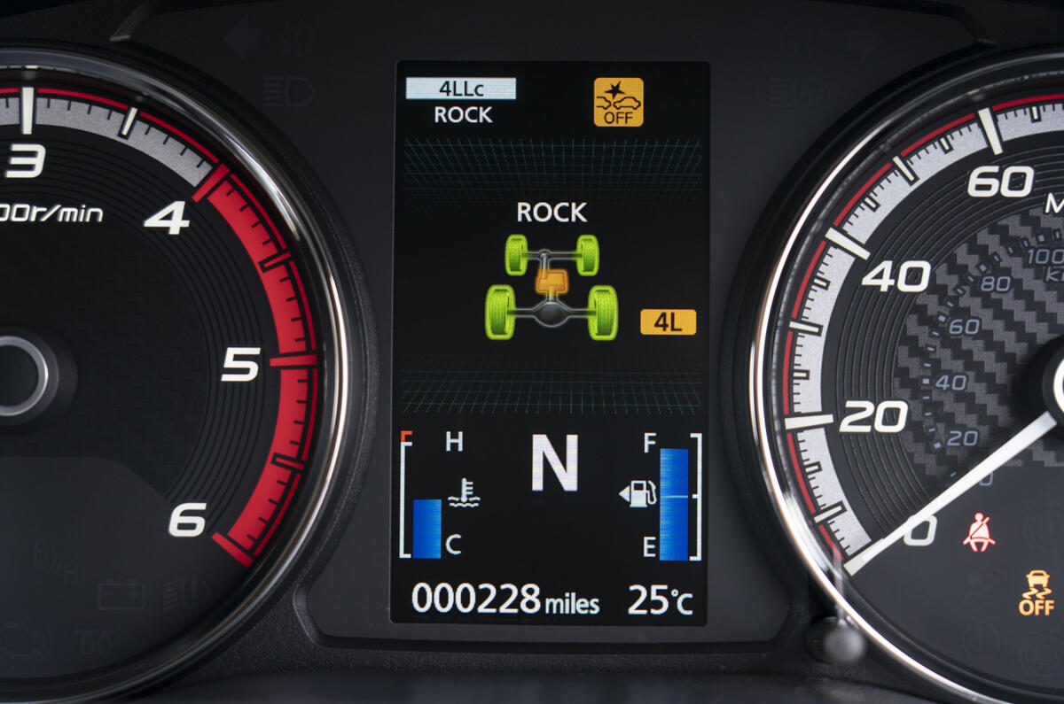 Mitsubishi L200 2019 road test review - instruments