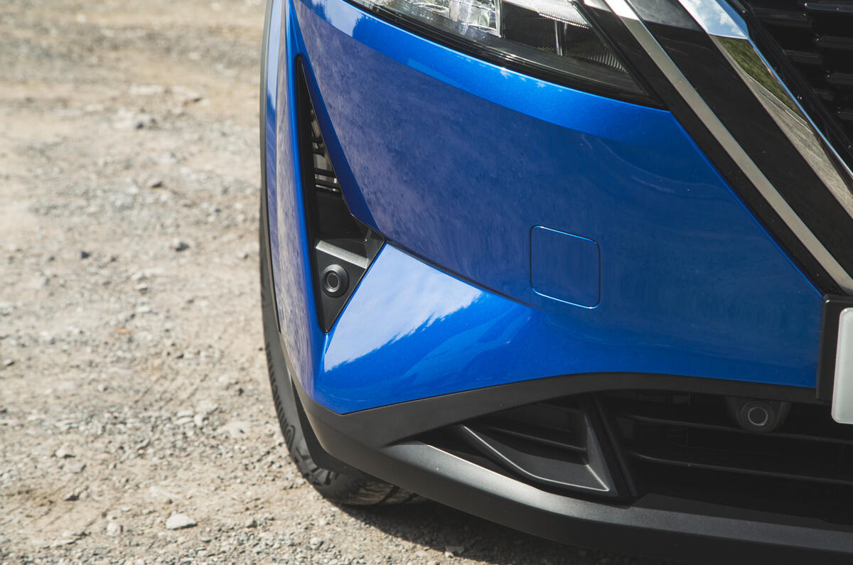 6 Nissan Qashqai 2021 RT front bumper