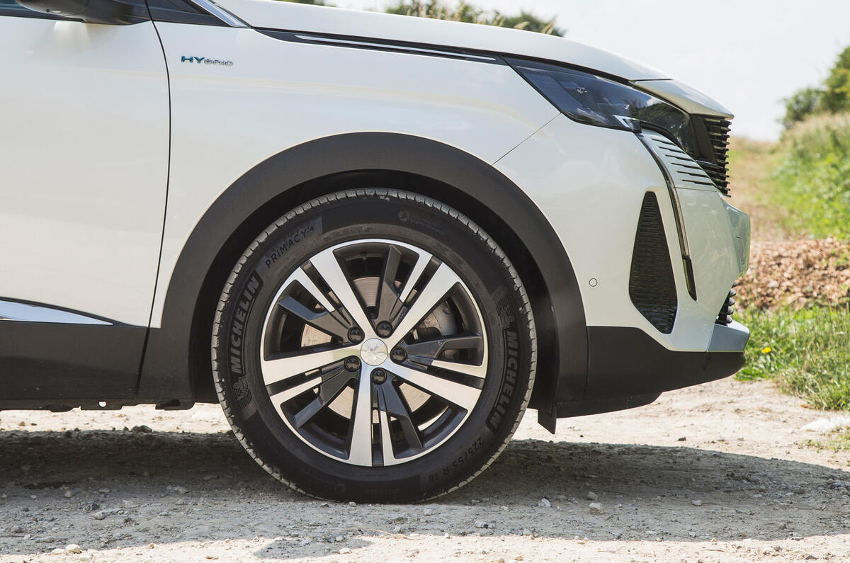 6 Peugeot 3008 2021 RT alloy wheels