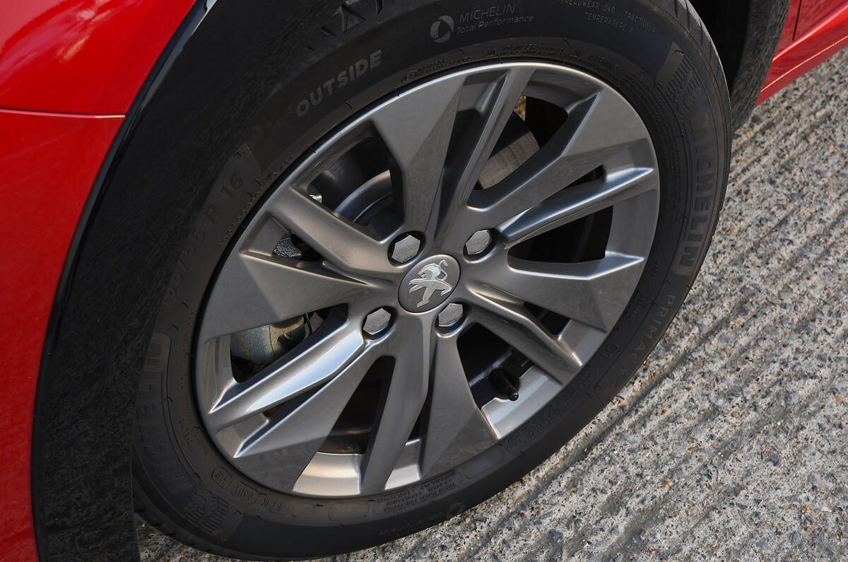Peugeot e-208 2020 road test review - alloy wheels