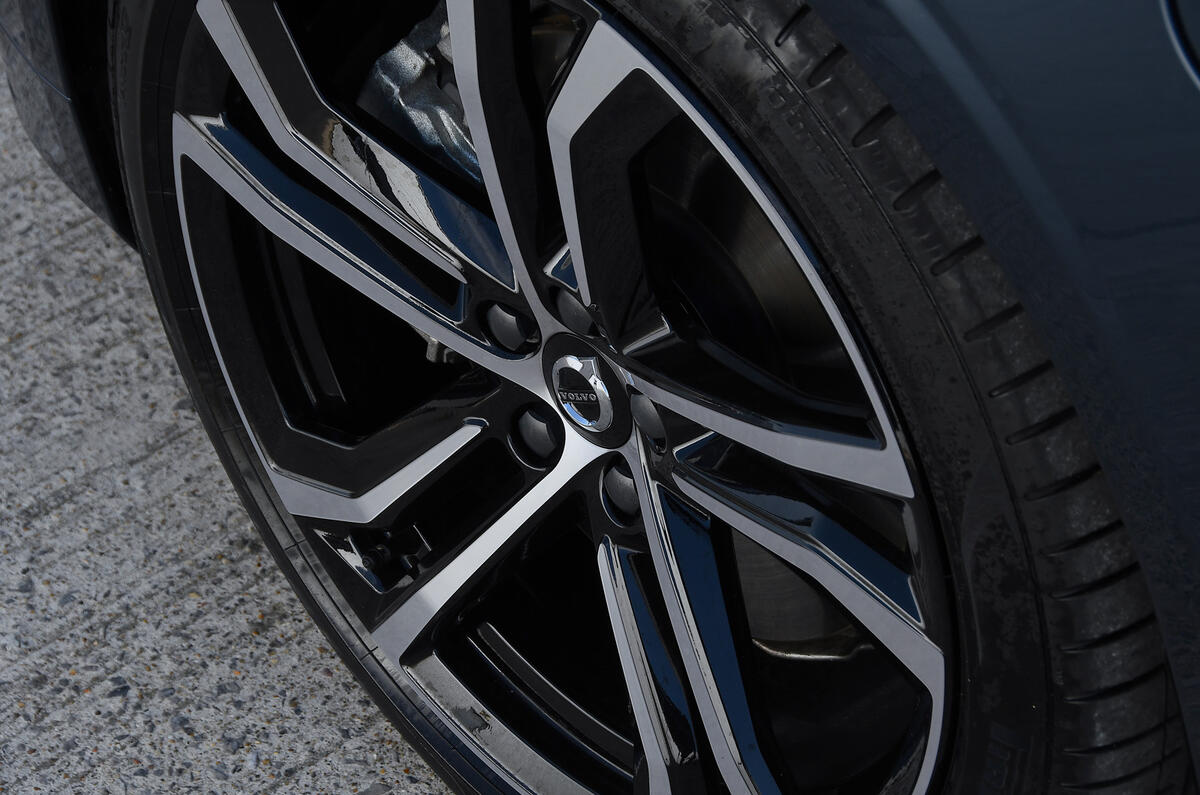 Volvo V90 T6 Recharge PHEV 2020 road test review - alloy wheels