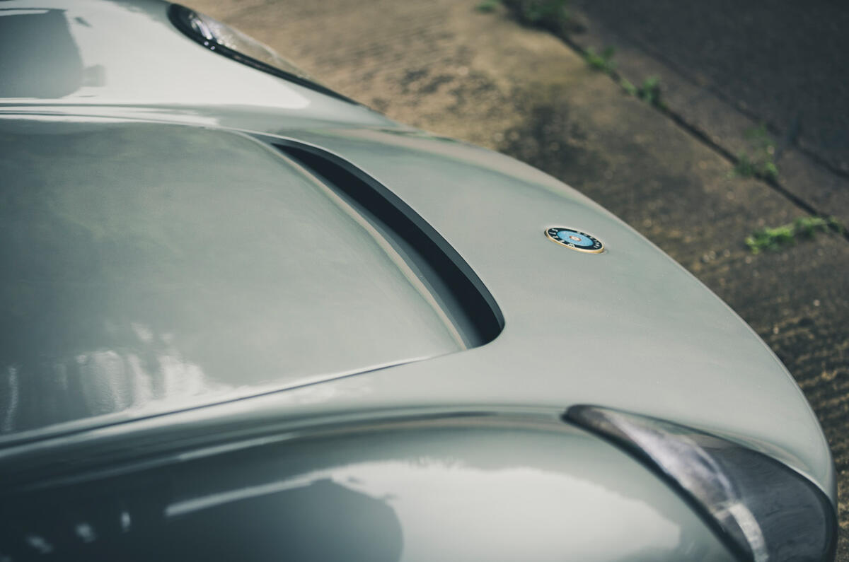 6 Wells Vertige 2021 first drive review bonnet vents