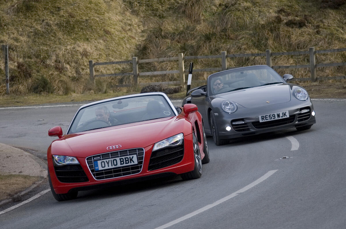 Audi R8 vs Porsche 911 Turbo