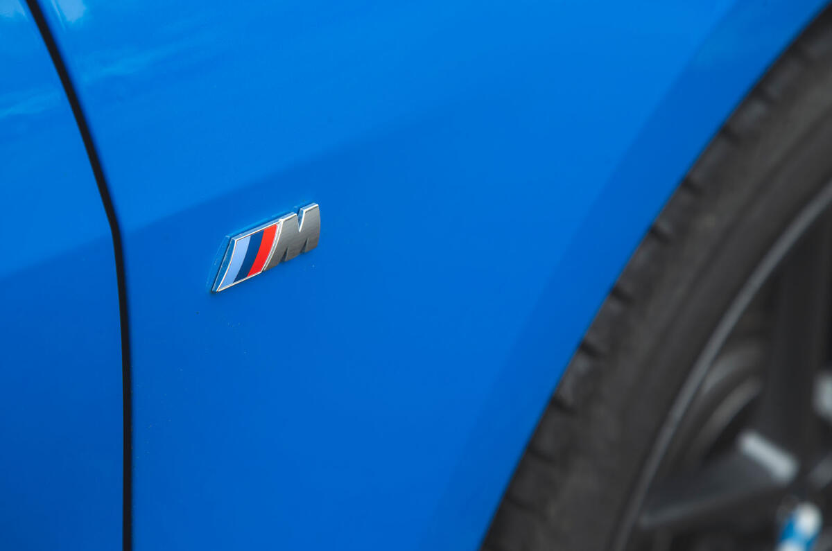 BMW 1 Series 118i 2019 road test review - side badge
