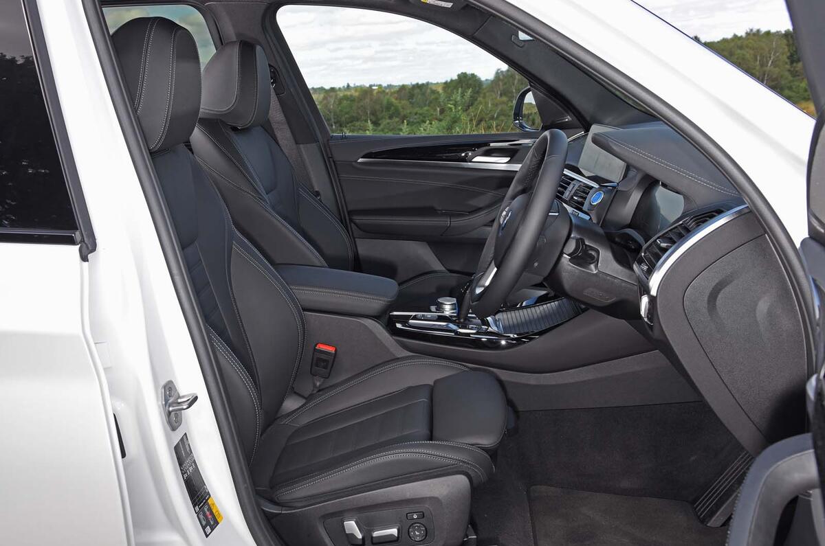 7 BMW iX3 2021 FD FrontInterior