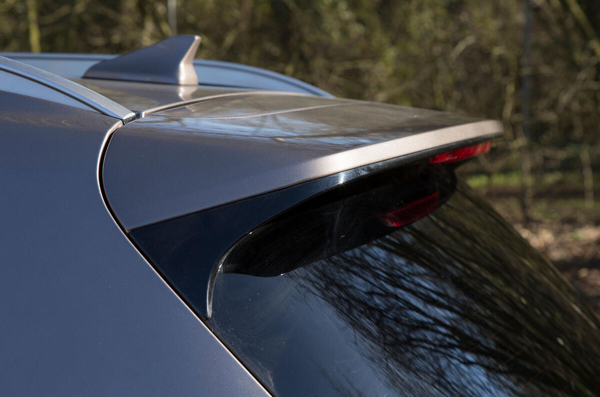 Hyundai Santa Fe 2019 road test review - spoiler