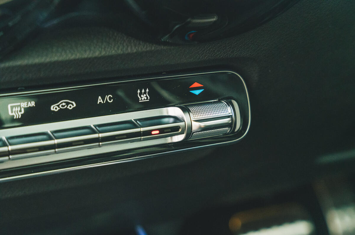 7 Mercedes Benz EQB RT 2022 hvac