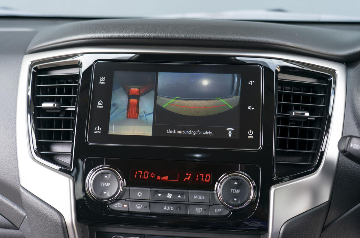 Mitsubishi L200 2019 road test review - infotainment