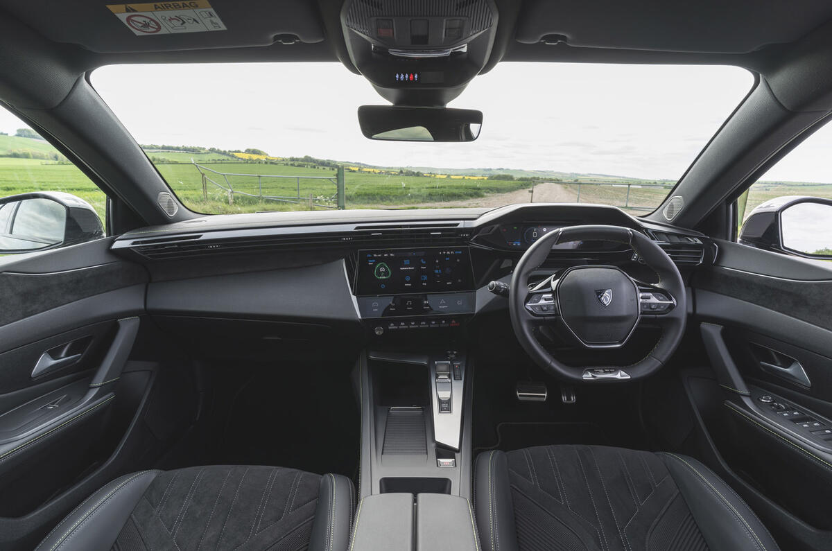 7 Peugeot 308 RT 2022 dashboard