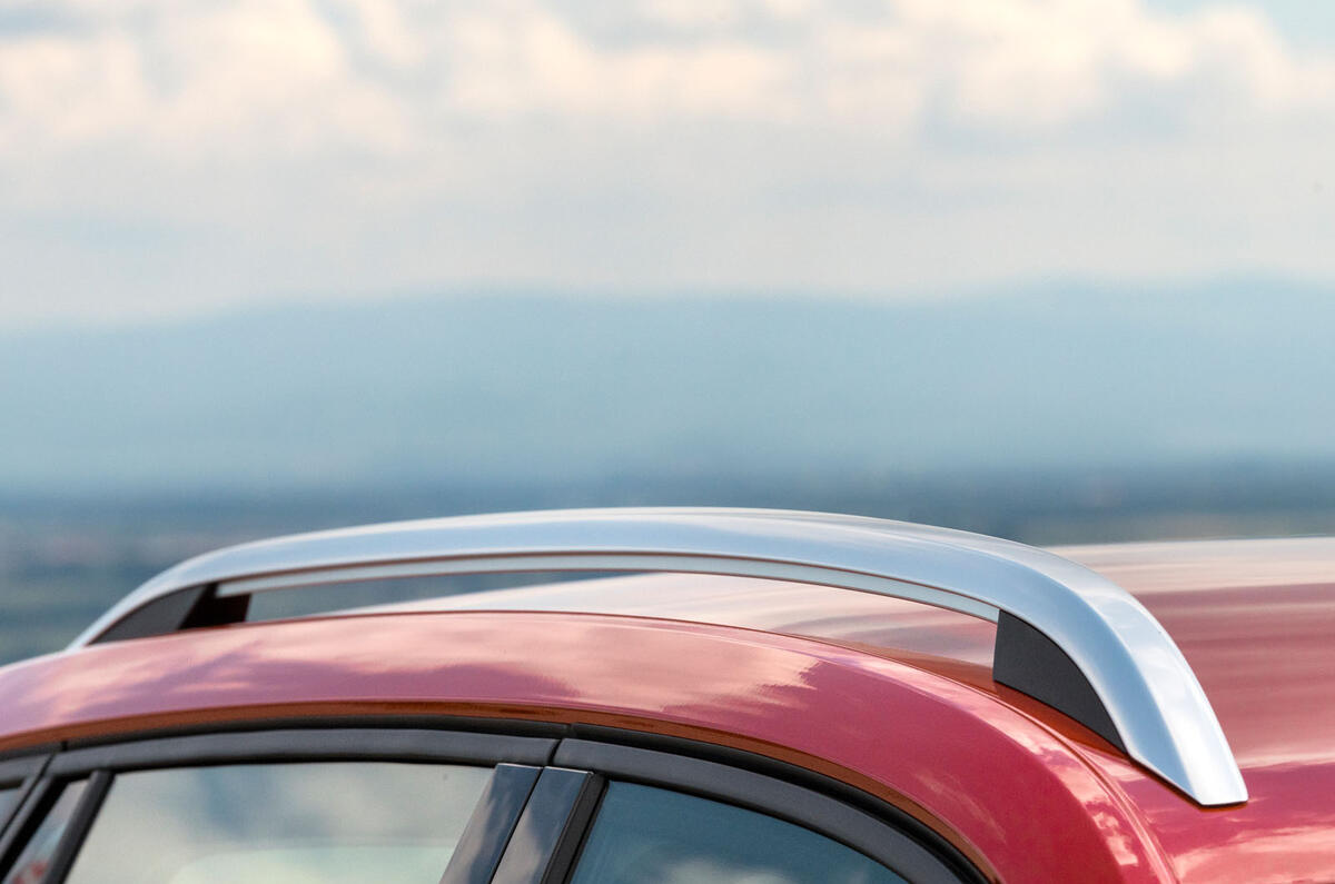 Skoda Kamiq 2019 road test review - roof rails