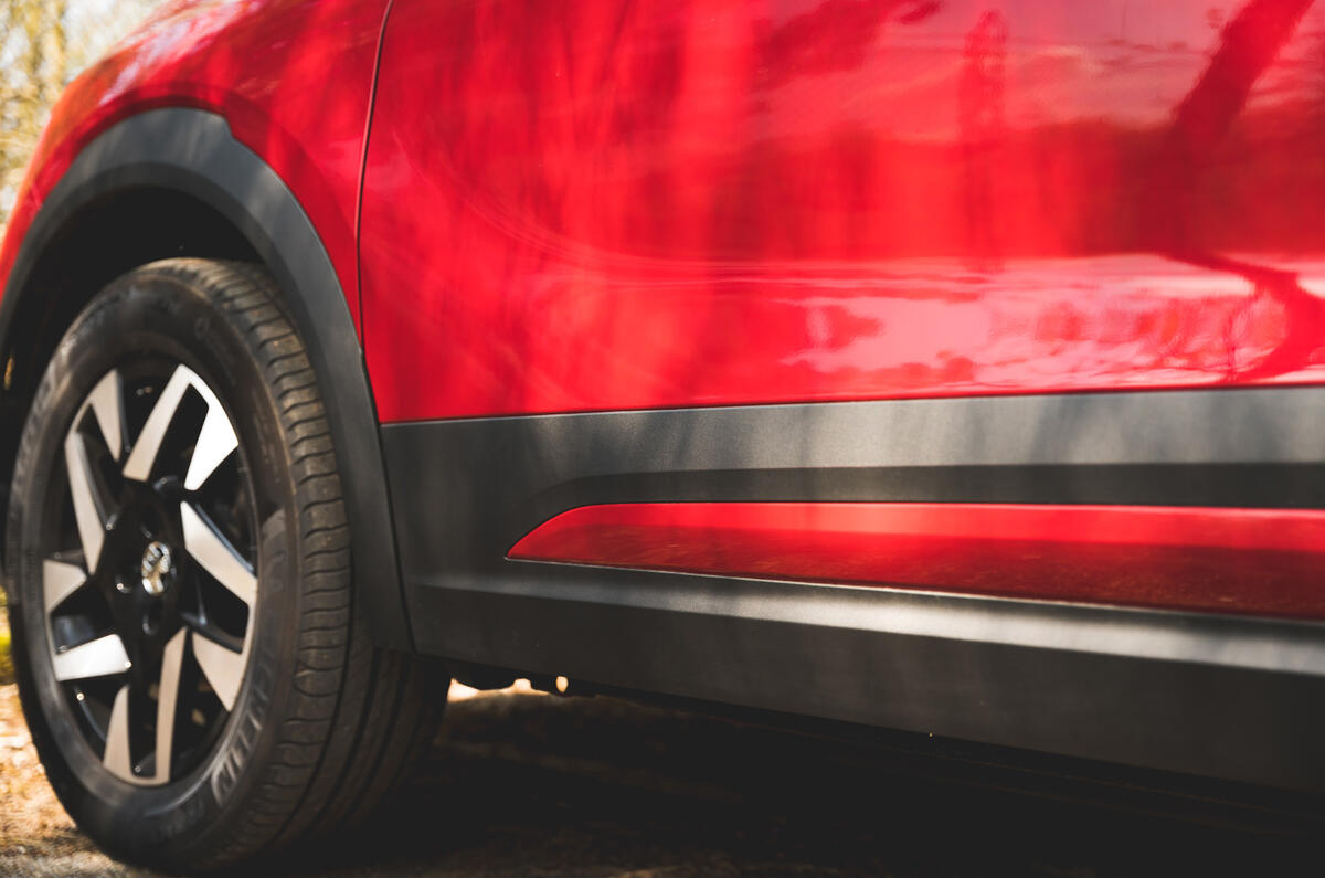 7 Vauxhall mokka 2021 RT side skirts