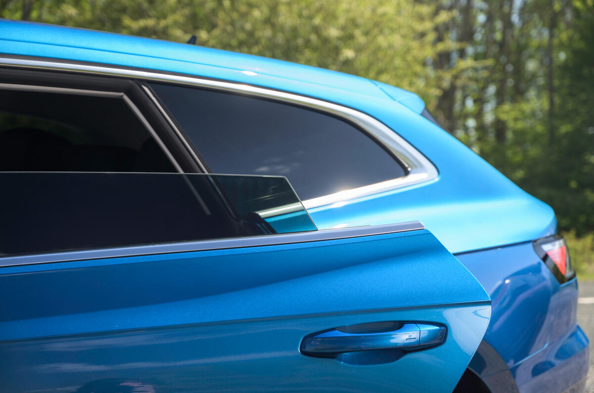 7 Volkswagen Arteon Shooting Brake 2021 RT pillarless doors