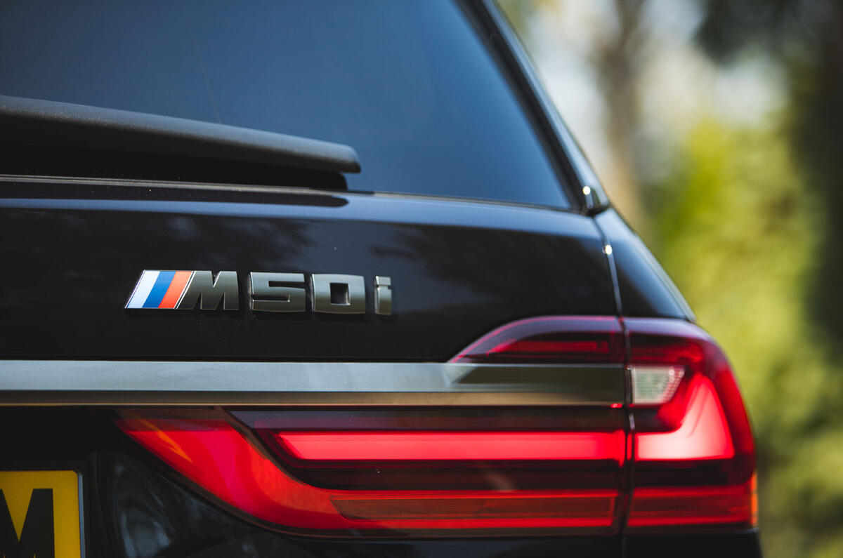 BMW X7 2020 : révision de l'essai routier - badge arrière