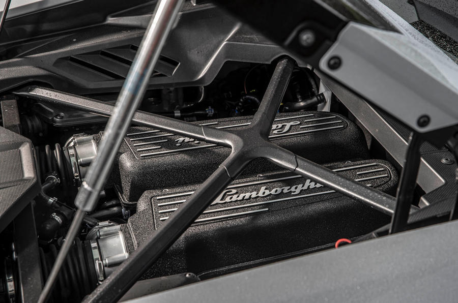 Lamborghini Huracan EVO RWD 2020 : examen de l'essai routier - moteur