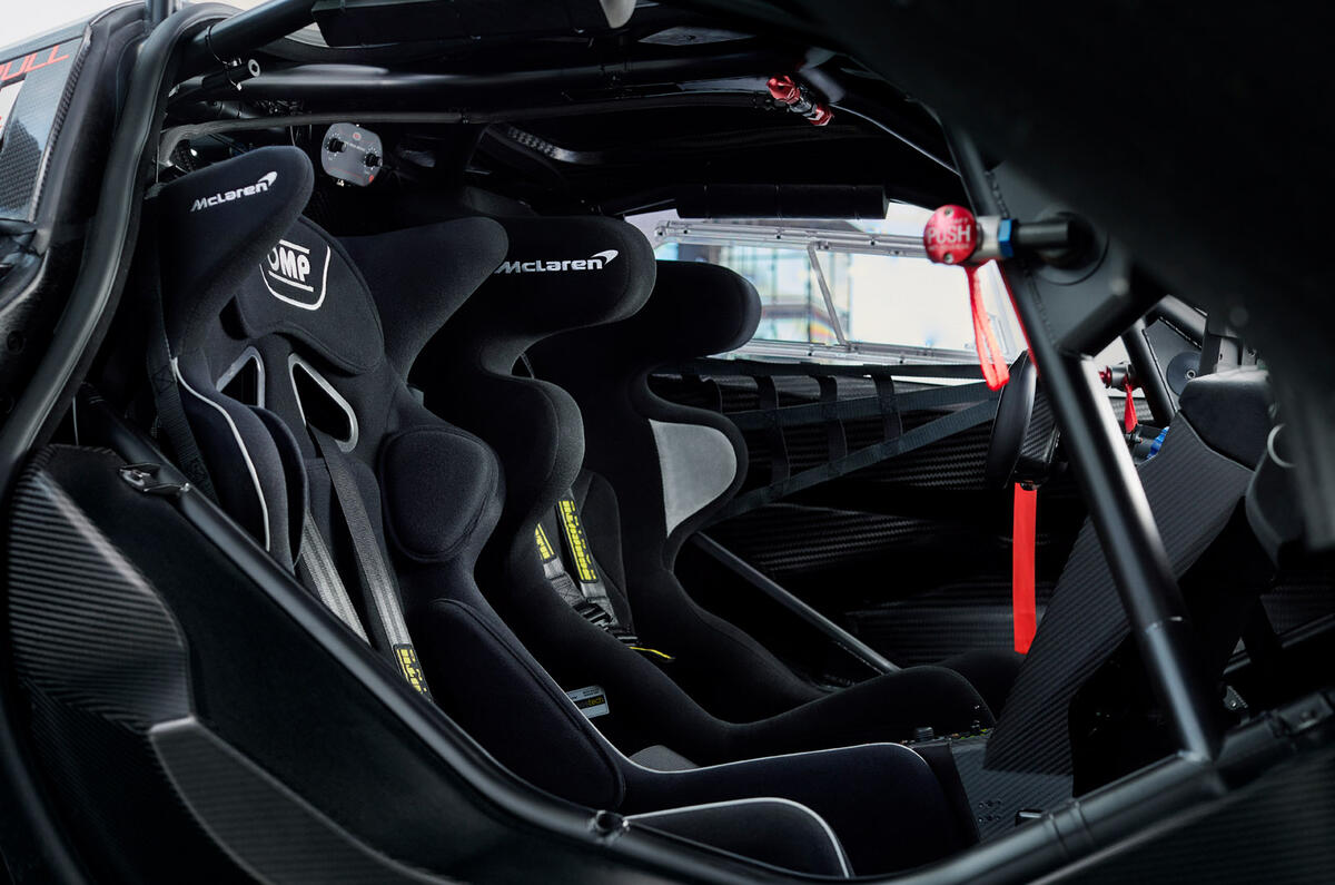 8 McLaren 720S GT3X 2021 : essai de premier essai - sièges