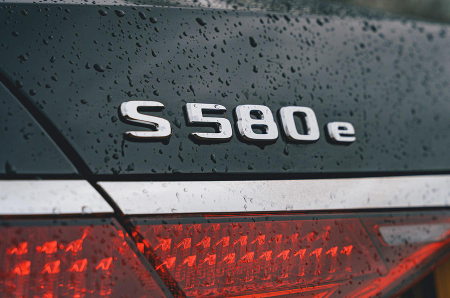 8 Mercedes Benz Classe S 2022 : essai routier - badge arrière
