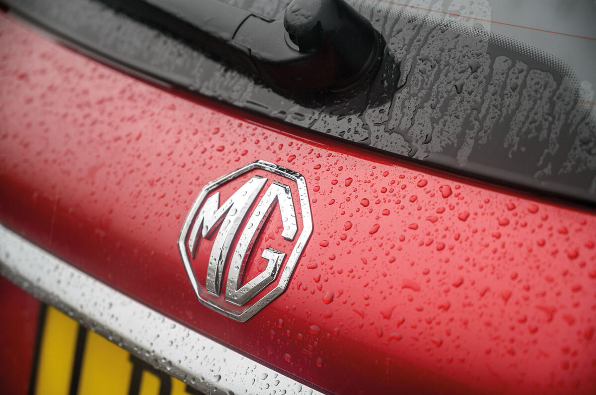 MG 5 SW EV 2020 Révision de l'essai routier - badge arrière