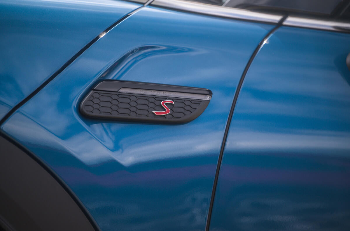 8 Mini Convertible 2021 RT side decals