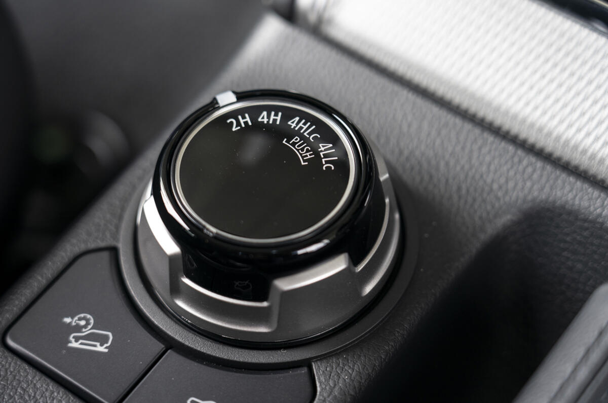 Mitsubishi L200 2019 road test review - 4WD controls