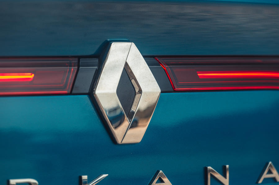 8 Renault Arkana 2021 : essai routier - badge arrière