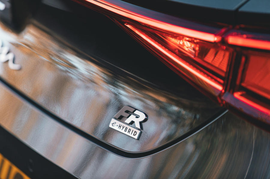Examen de l'essai routier eHybrid 2020 de Seat Leon - badge hybride