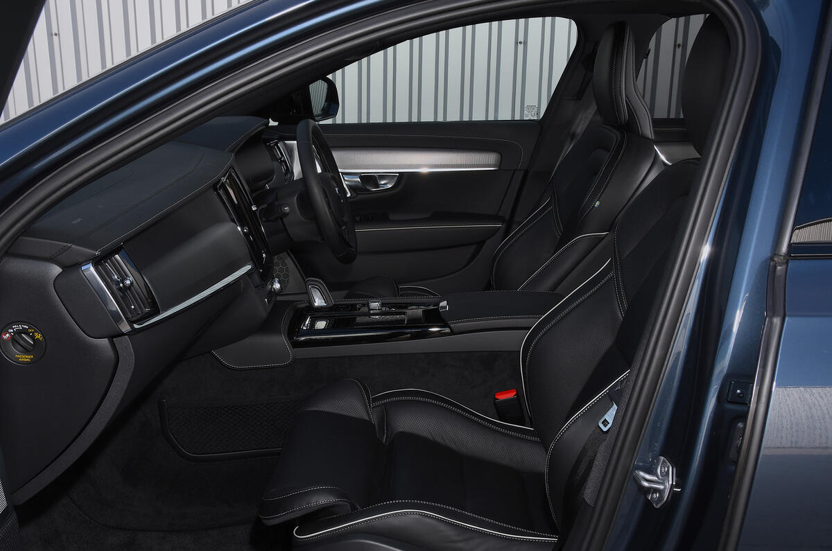 Volvo V90 T6 Recharge PHEV 2020 road test review - cabin