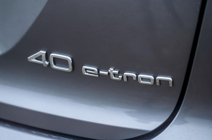 9 Audi Q4 E tron 2021 RT hero badge arrière
