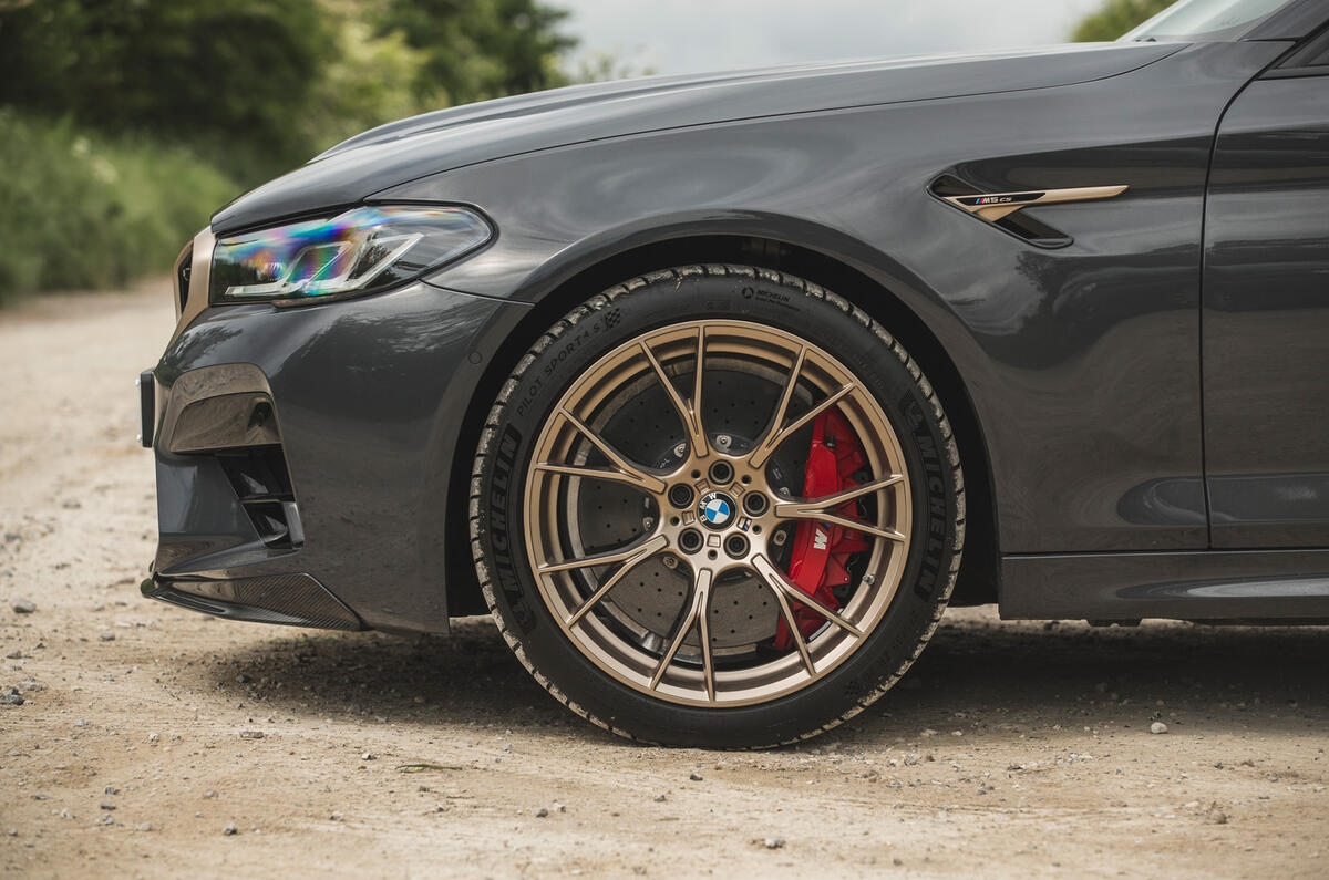 9 BMW M5 CS 2021 RT roues en alliage