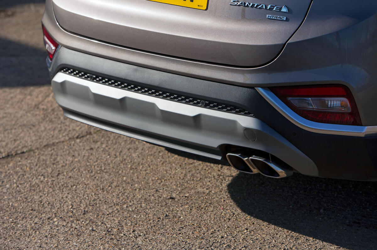 Äánh giá thá» nghiá»m ÄÆ°á»ng bá» cá»§a Hyundai Santa Fe 2019 - á»ng xả