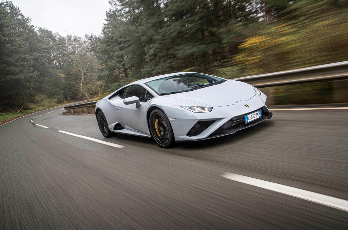 Lamborghini Huracan EVO RWD 2020 : examen de l'essai routier - sur le front de la route