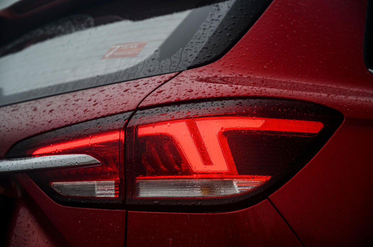 MG 5 SW EV 2020 Révision de l'essai routier - feux arrière