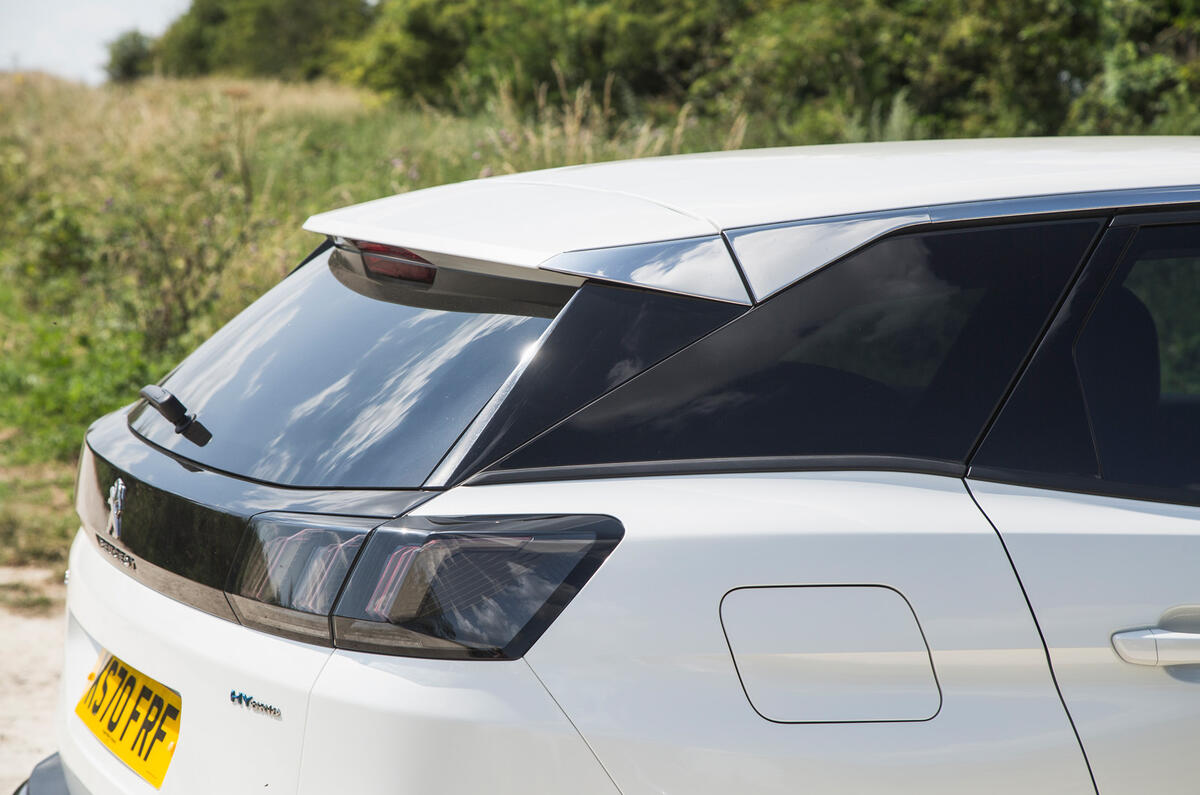 9 Peugeot 3008 2021 RT rear hatch