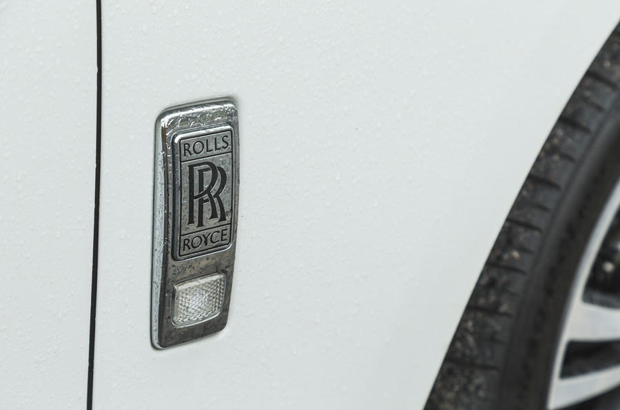9 badges latéraux de la Rolls Royce Ghost 2021 pour l'examen de l'essai routier