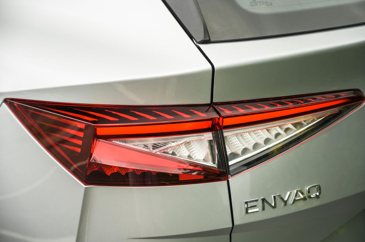 9 Skoda Enyaq IV 2021 RT rear lights