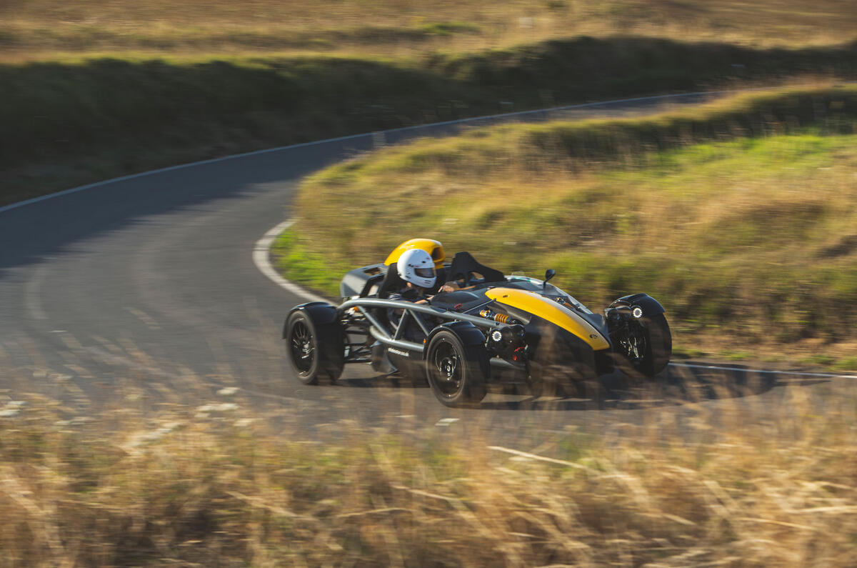 Ariel Atom 4 2019 : essai routier - avant dans les virages