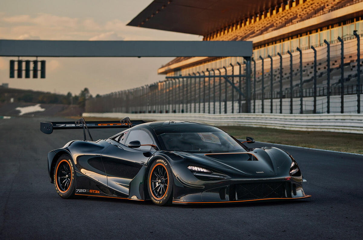 97 McLaren 720S GT3X 2021 premier essai avant statique