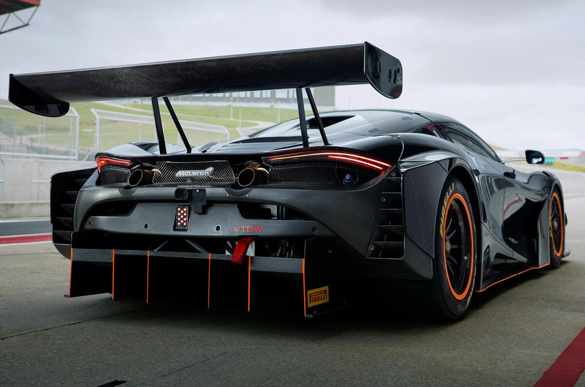 99 McLaren 720S GT3X 2021 premier essai routier arrière statique