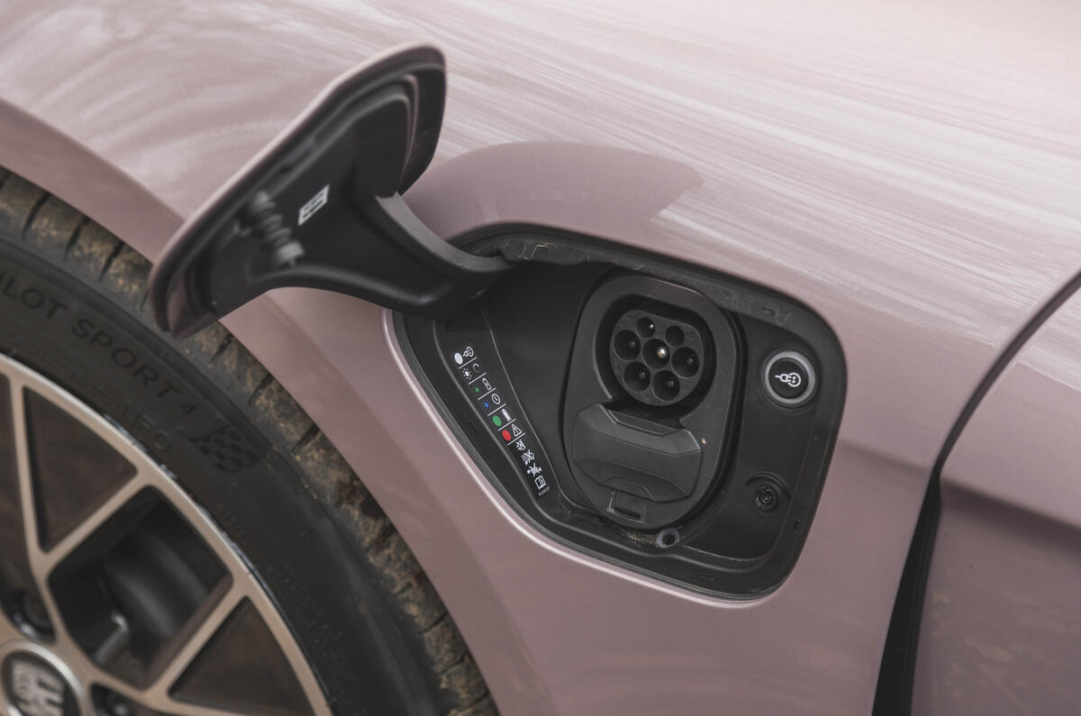 9 Porsche Taycan RWD chargingport